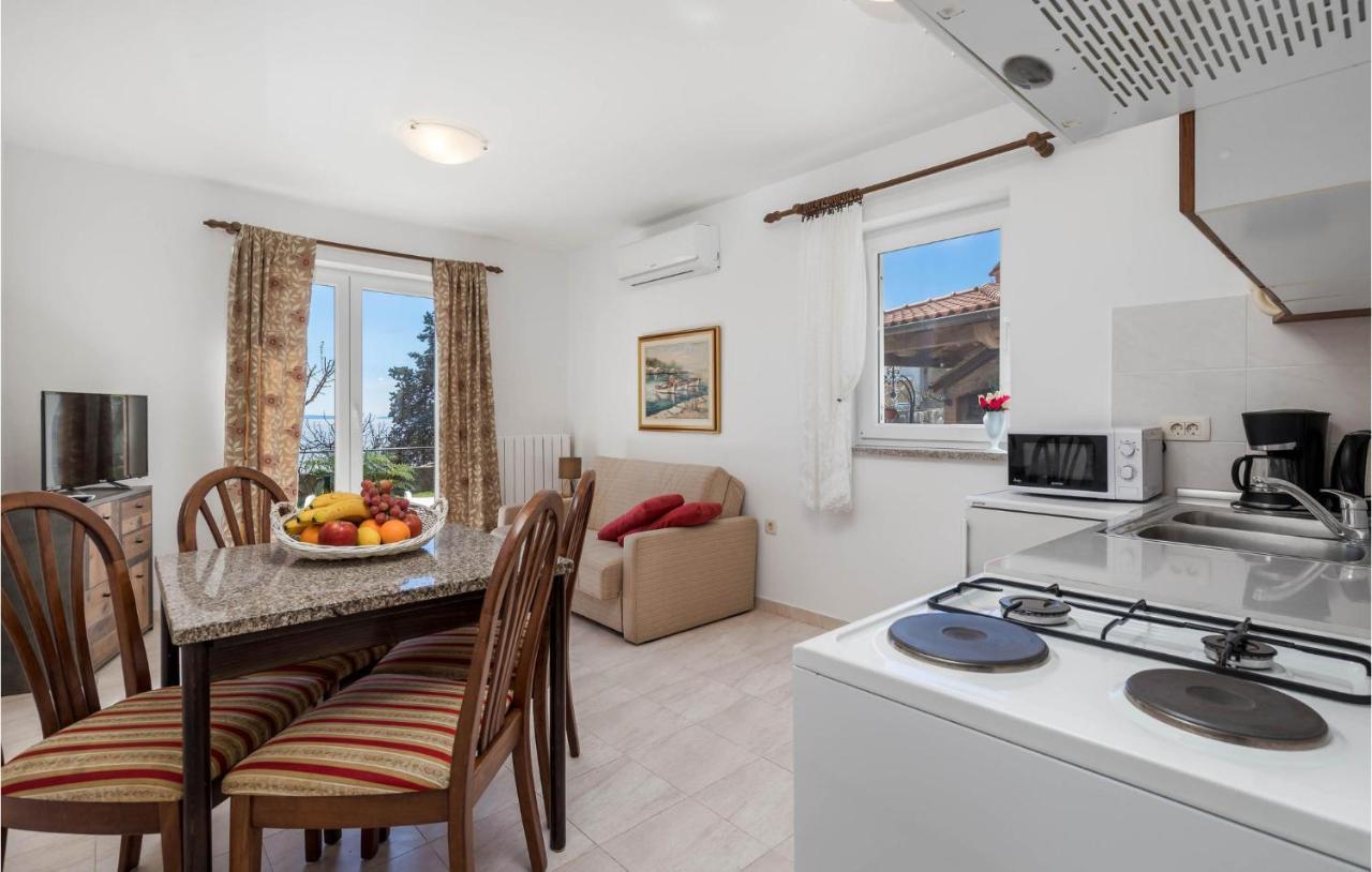 1 Bedroom Cozy Apartment In Ičići 外观 照片