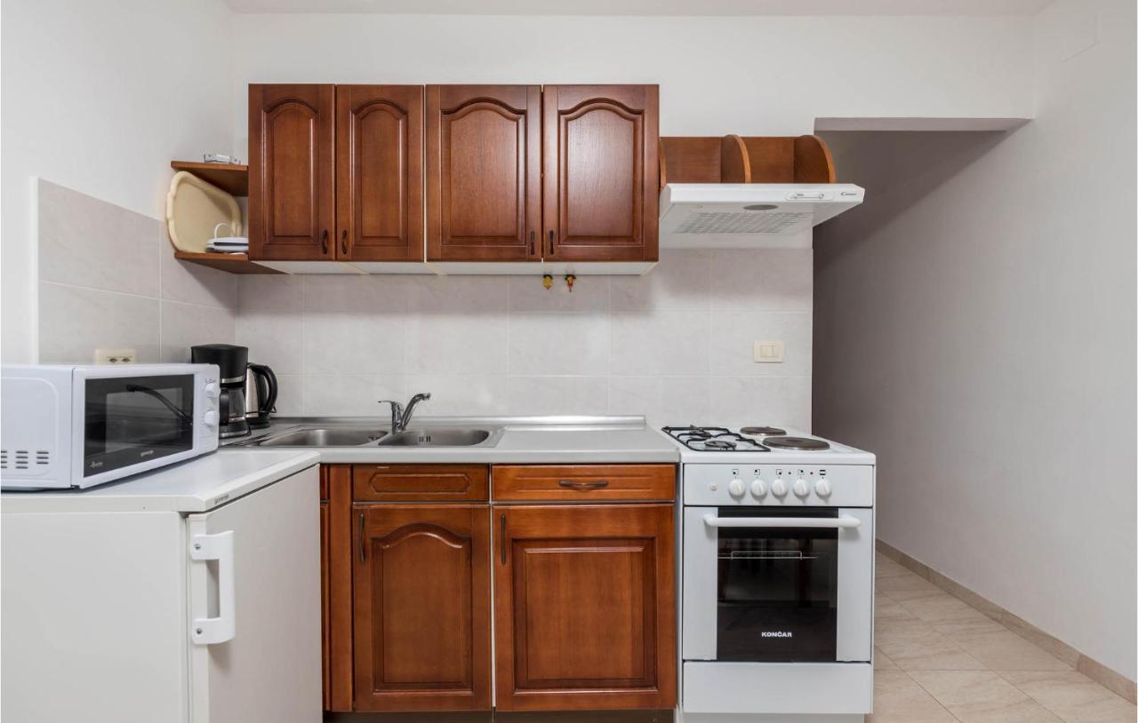 1 Bedroom Cozy Apartment In Ičići 外观 照片
