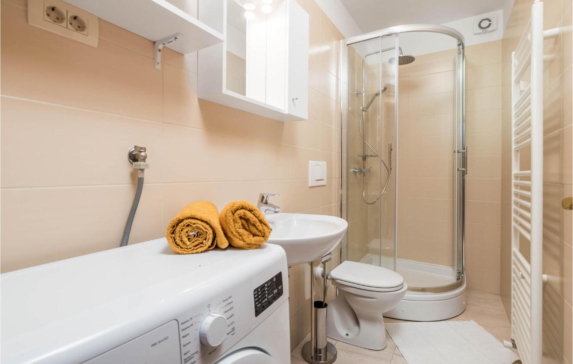 1 Bedroom Cozy Apartment In Ičići 外观 照片