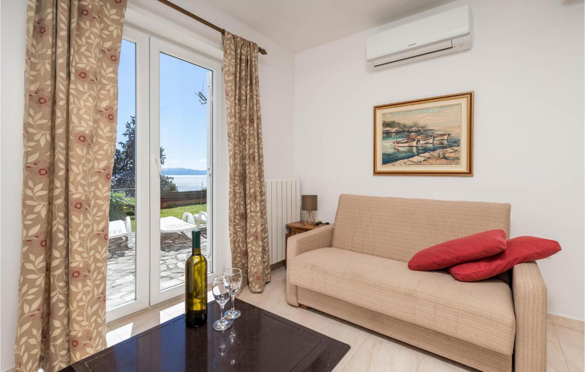 1 Bedroom Cozy Apartment In Ičići 外观 照片