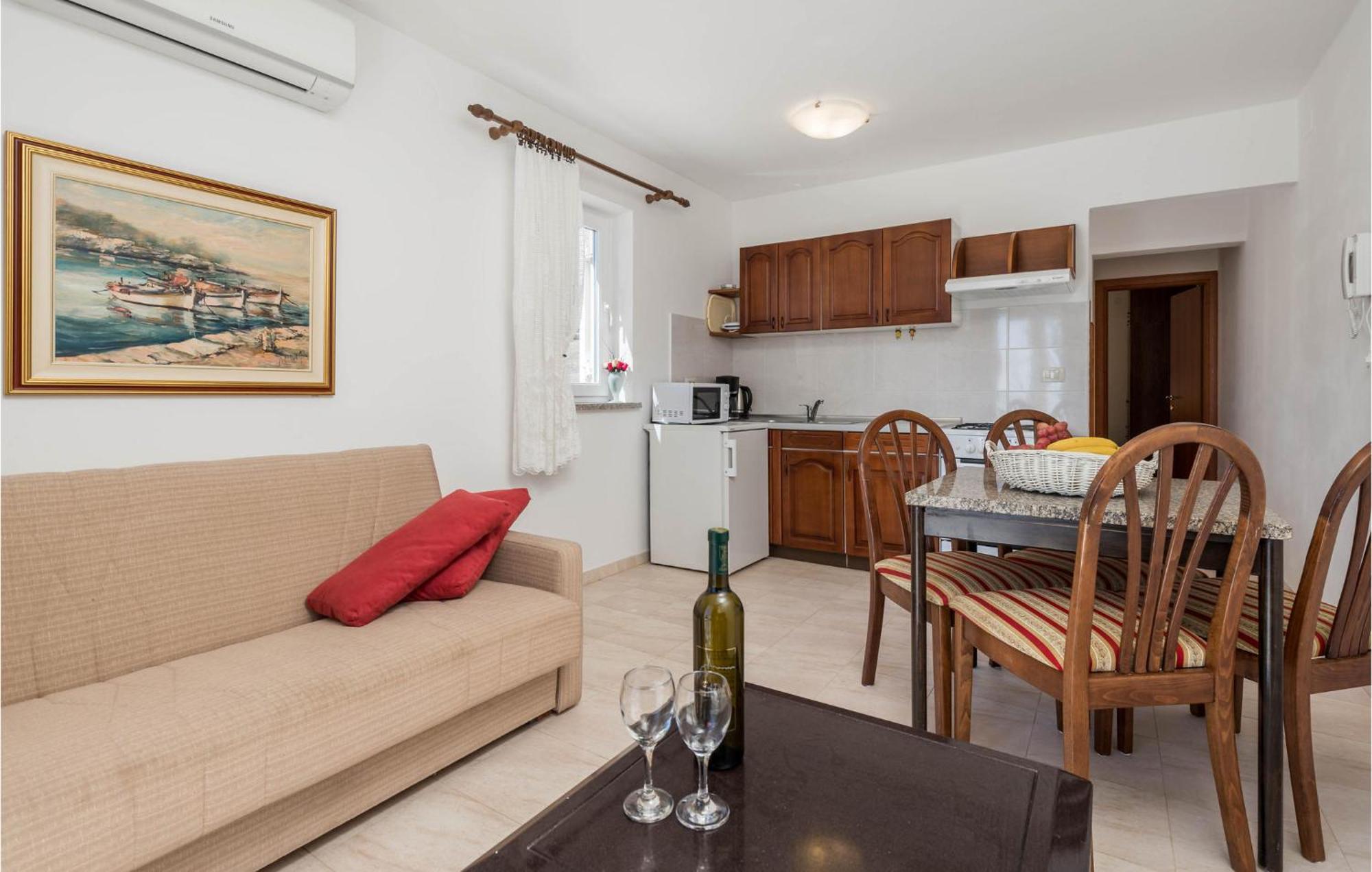 1 Bedroom Cozy Apartment In Ičići 外观 照片